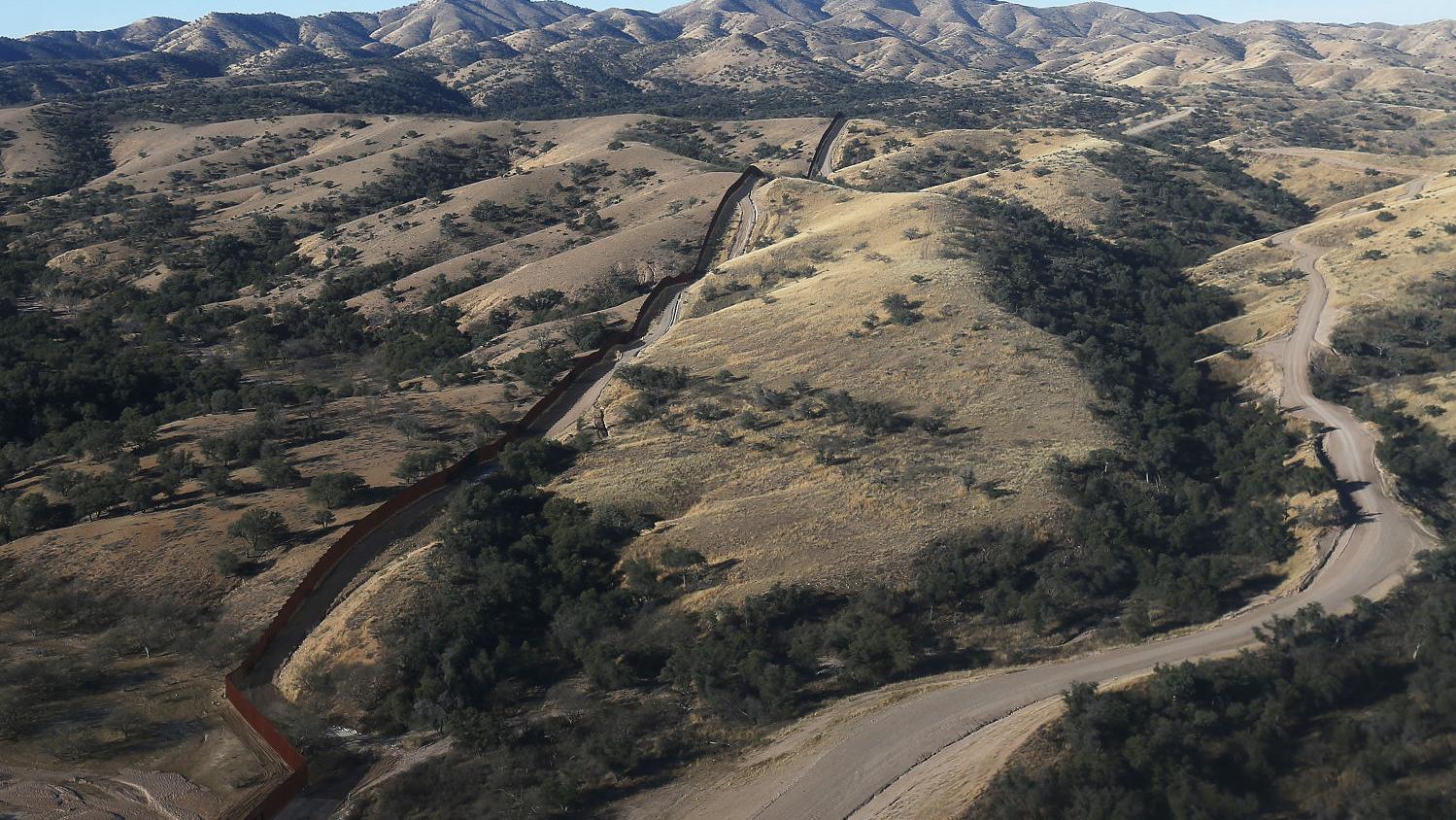 BEYOND THE WALL: ON RUGGED ARIZONA LINE, SMALL GROUPS, FAR FEWER VEHICLES GETTING IN (Lee)